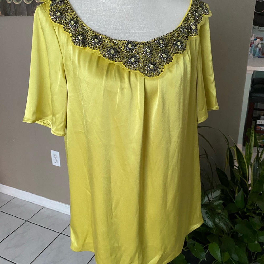 NWOT St John Evening $525 Beaded Sequin Blouse 12 Liquid Satin Silky Chartruese - Picture 2 of 15